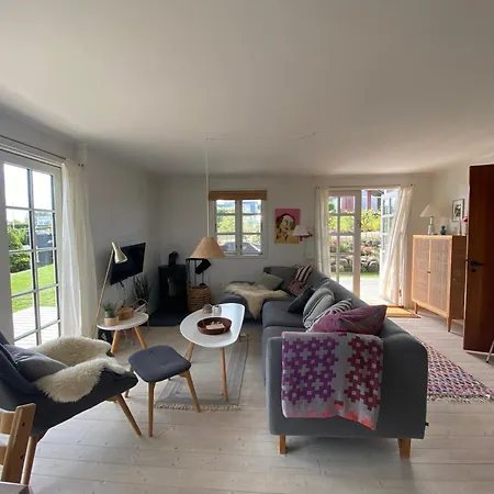 Casa de Férias Cosy Summercottage In Sommerby